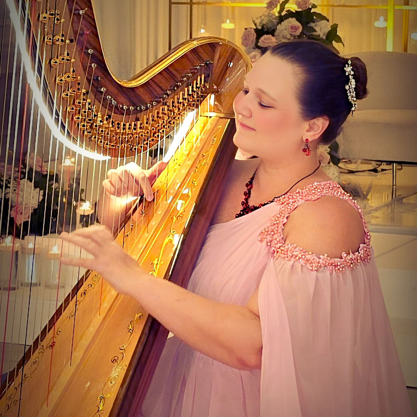 Chanah Ambuter harpist